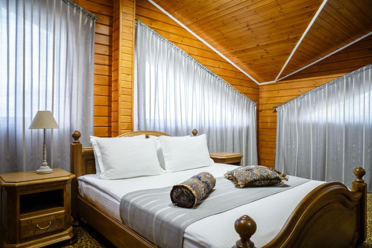 Guest House Chalet Taraz Bagian luar foto